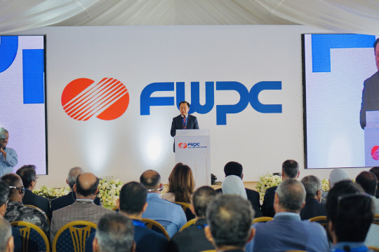 김종갑 한국전력 사장이 15일(현지시간) 요르단 후세이니아에서 열린 푸제이즈 풍력발전소 준공식에서 기념사를 하고 있다. <한국전력 제공>